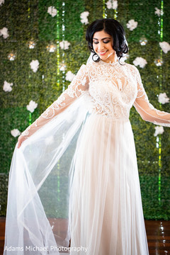 Insanely beautiful indian bride's photo session Insanely beautiful indian bride's photo session