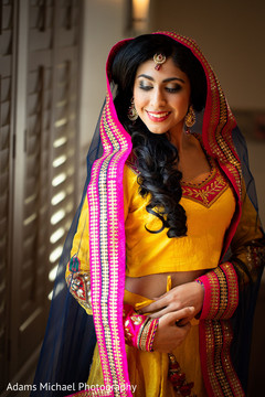 Take a look at this ravishing Indian bride. Take a look at this ravishing Indian bride.