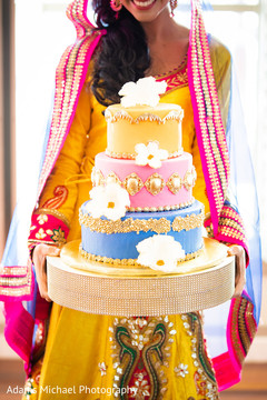 Take a look at this beautifully colorful cake. Take a look at this beautifully colorful cake.