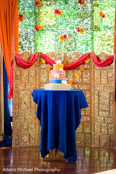 Take a look at this colorful cake and decorations. Take a look at this colorful cake and decorations.