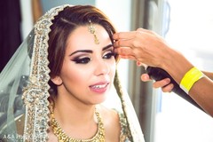 Beautiful Maharani getting ready. Beautiful Maharani getting ready.