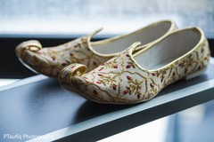 Elegant embroidery on Indian groom's moharis. Elegant embroidery on Indian groom's moharis.