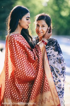 Gorgeous Maharani with her mother. Gorgeous Maharani with her mother.
