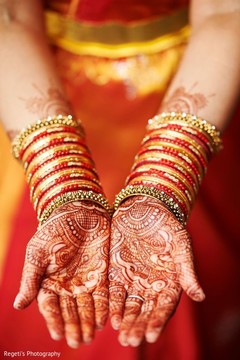 Take a look at this outstanding mehndi art. Take a look at this outstanding mehndi art.