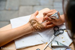 Maharani getting her mehndi art done. Maharani getting her mehndi art done.