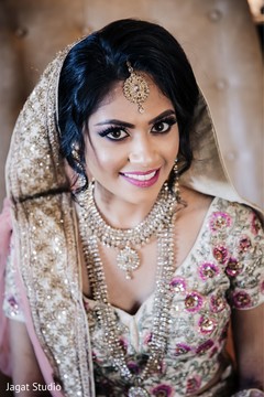 Take a look at our charming Indian bride. Take a look at our charming Indian bride.