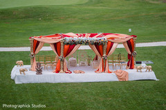 See this gorgeous mandap decor. See this gorgeous mandap decor.