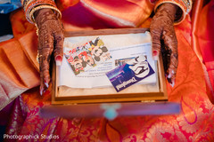 Maharani showing her gift. Maharani showing her gift.
