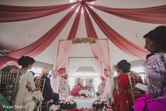See this romantic Indian bride and groom capture. See this romantic Indian bride and groom capture.