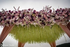 See this gorgeous mandap decor. See this gorgeous mandap decor.