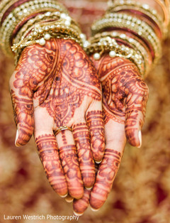 Fascinating indian bridal mehndi. Fascinating indian bridal mehndi.