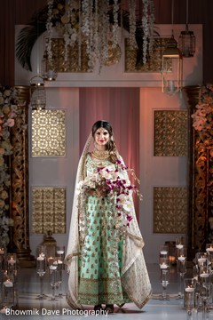 See this upbeat Indian bride capture See this upbeat Indian bride capture