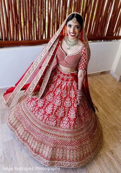Beautiful Maharani posing for pictures. Beautiful Maharani posing for pictures.