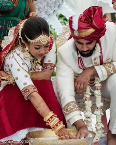 Take a look at this indian couple ceremony ritual. Take a look at this indian couple ceremony ritual.