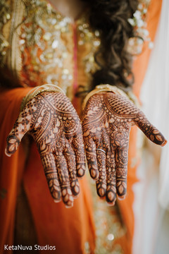 Incredible mehndi art. Incredible mehndi art.