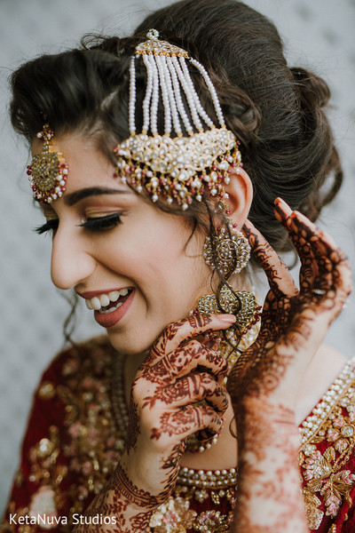 indian bride,mehndi,jewelry
