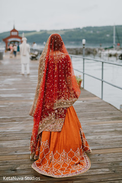 Take a look at this beautiful lengha. Take a look at this beautiful lengha.