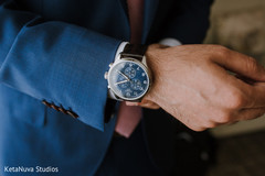 Such elegance that our Indian groom displays. Such elegance that our Indian groom displays.
