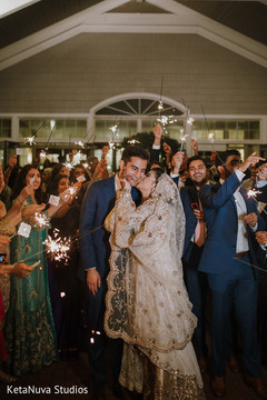Tender Maharani giving a kiss to her groom. Tender Maharani giving a kiss to her groom.