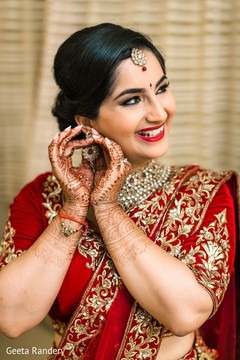 Gorgeous Maharani getting ready. Gorgeous Maharani getting ready.