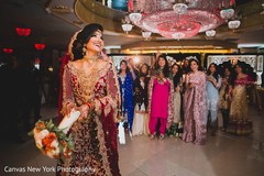 Take a look at this Indian bride throwing her bouquet. Take a look at this Indian bride throwing her bouquet.