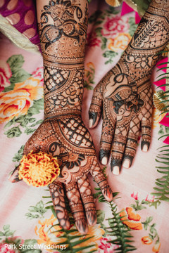 Details of the bride's design. Details of the bride's design.