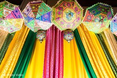 Colorful details of the gala. Colorful details of the gala.