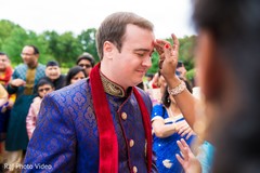 Groom receiving red dot. Groom receiving red dot.