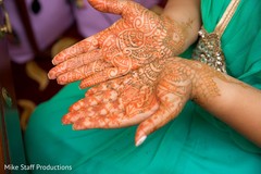 Fascinating indian bridesmaid mehndi. Fascinating indian bridesmaid mehndi.