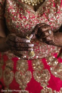 Jewelry details of the bride. Jewelry details of the bride.