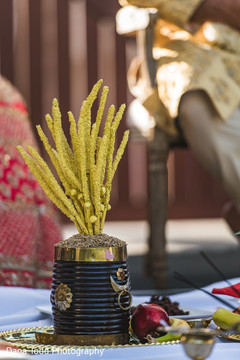 Floral arrangement details. Floral arrangement details.