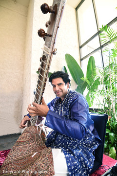 Increible Indian wedding live musician. Increible Indian wedding live musician.