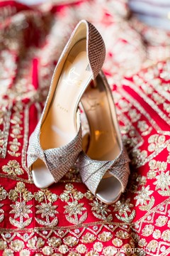 Phenomenal Indian bride's shoes capture. Phenomenal Indian bride's shoes capture.