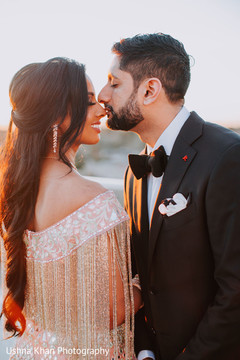 See this gorgeous couple posing for pictures. See this gorgeous couple posing for pictures.