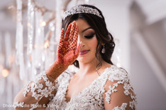 Gorgeous Maharani showing her mehndi art. Gorgeous Maharani showing her mehndi art.
