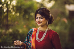 Maharani posing for pictures. Maharani posing for pictures.