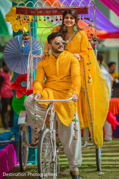 Take a look at this cute indian couple. Take a look at this cute indian couple.