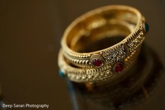 See this amazing wedding ring. See this amazing wedding ring.