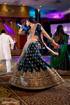Incredible capture of maharani's dance. Incredible capture of maharani's dance.