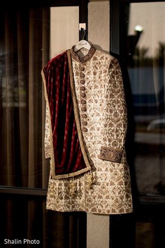 Incredible Indian groom's traditional ceremony sherwani. Incredible Indian groom's traditional ceremony sherwani.