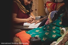 Maharani getting her mehndi art done. Maharani getting her mehndi art done.