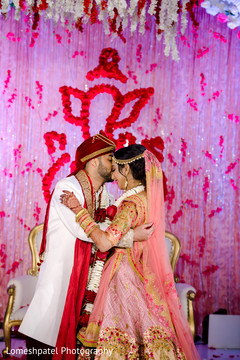 A romantic moment of the gala. A romantic moment of the gala.