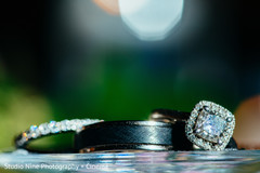 Jewelry details of the gala. Jewelry details of the gala.