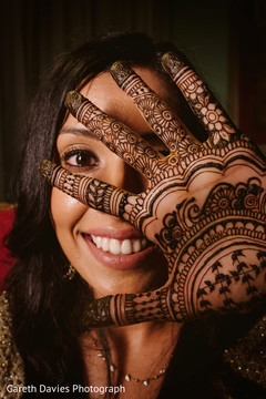 Fascinating indian bridal mehndi. Fascinating indian bridal mehndi.
