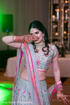 Stunning Maharani dancing. Stunning Maharani dancing.