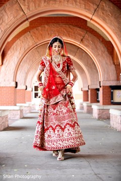Maharani on her way to met her groom. Maharani on her way to met her groom.