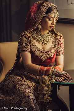 Stunning Maharani posing for pictures. Stunning Maharani posing for pictures.