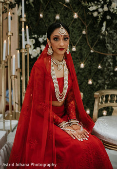 Gorgeous Maharani posing for pictures. Gorgeous Maharani posing for pictures.