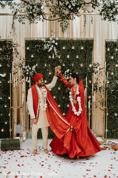 Raja and Maharani looking gorgeous. Raja and Maharani looking gorgeous.