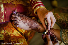 Amazing mehndi art on maharani's feet. Amazing mehndi art on maharani's feet.